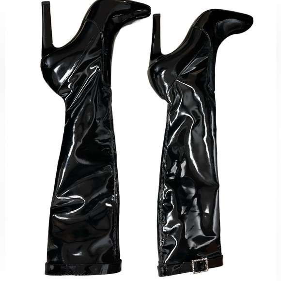 Saint Laurent Elle Patent Leather Boot - Picture 6 of 10
